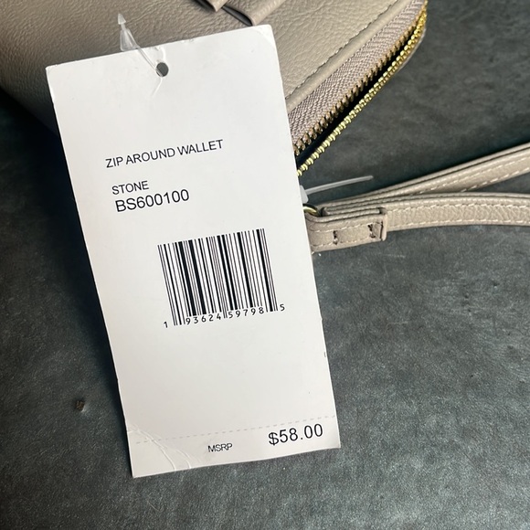 New with tags Betsey Johnson Cream Colored Zip Around Wallet Wristlet - Picture 8 of 10